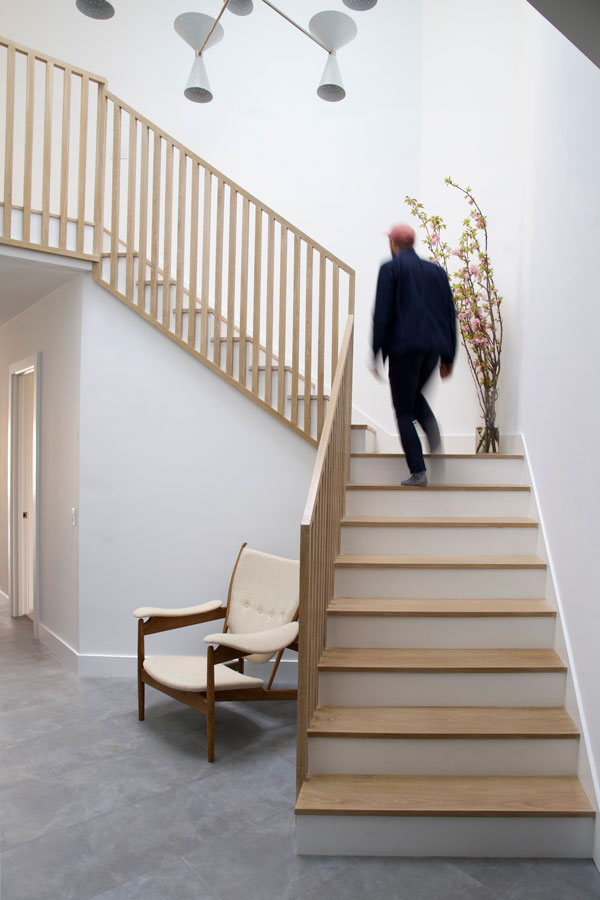 modern interior wooden stair rail design