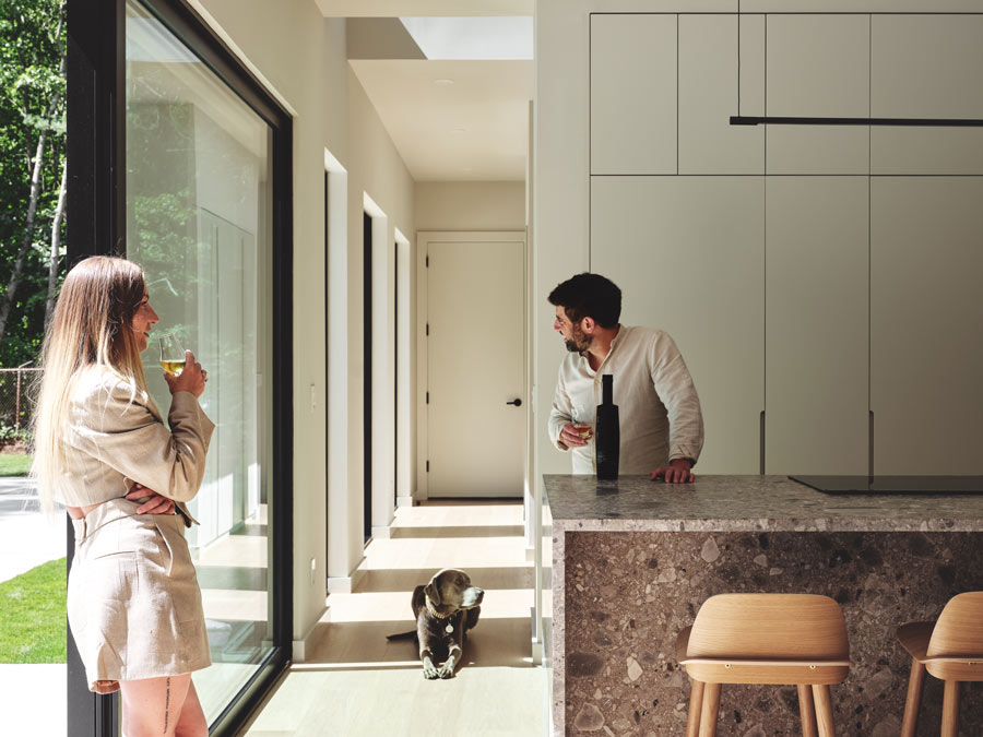 Pet Feeding Area in a modern home by The Up Studio.