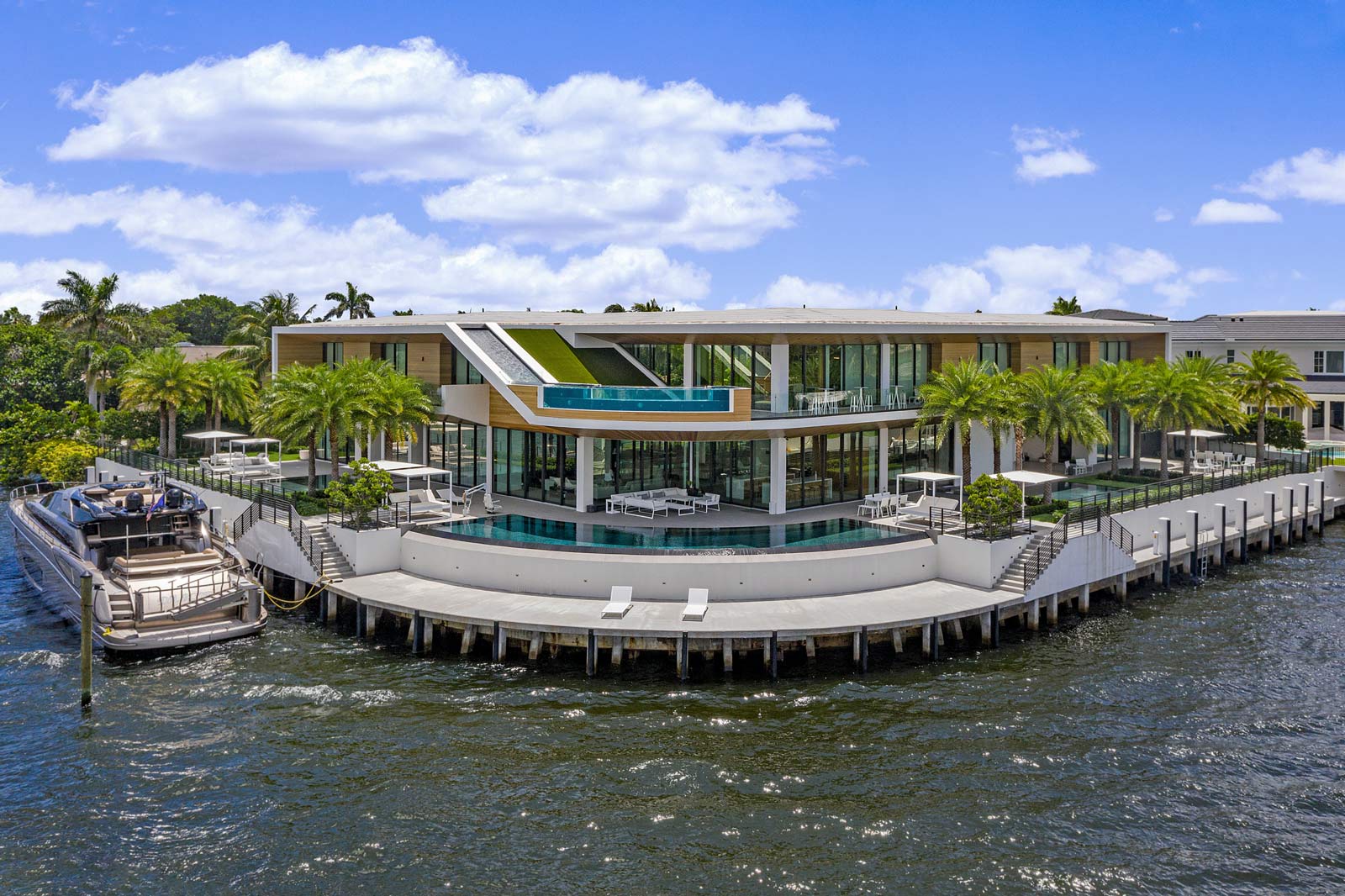 Yacht Dock in modern home design by The Up Studio Architecture & Interiors