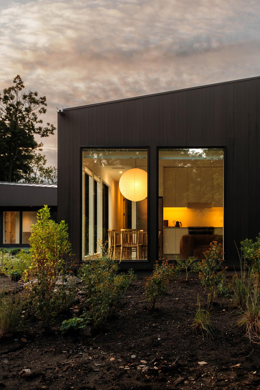 black modern mountain house architecture catskills ny